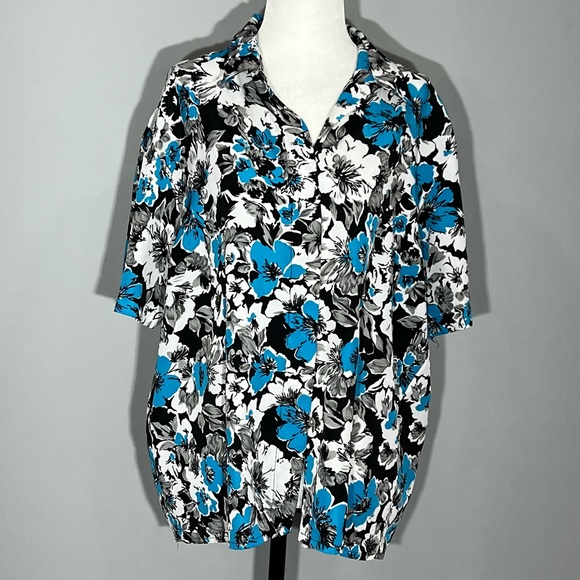 Fair Set Button Up T-Shirt - Picture 2 of 10